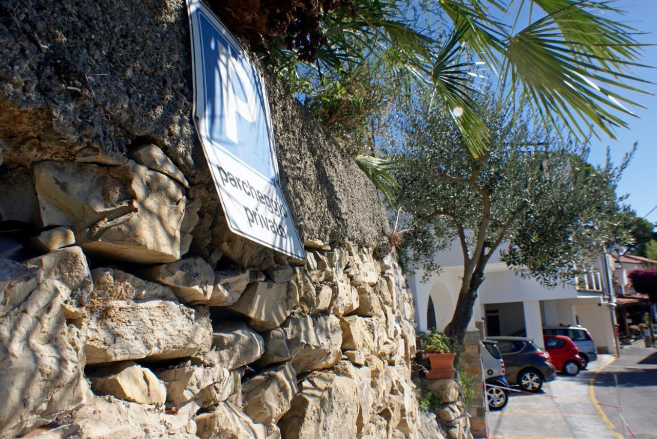 Albergo La Pineta Marina dʼMarina dʼAndora Εξωτερικό φωτογραφία