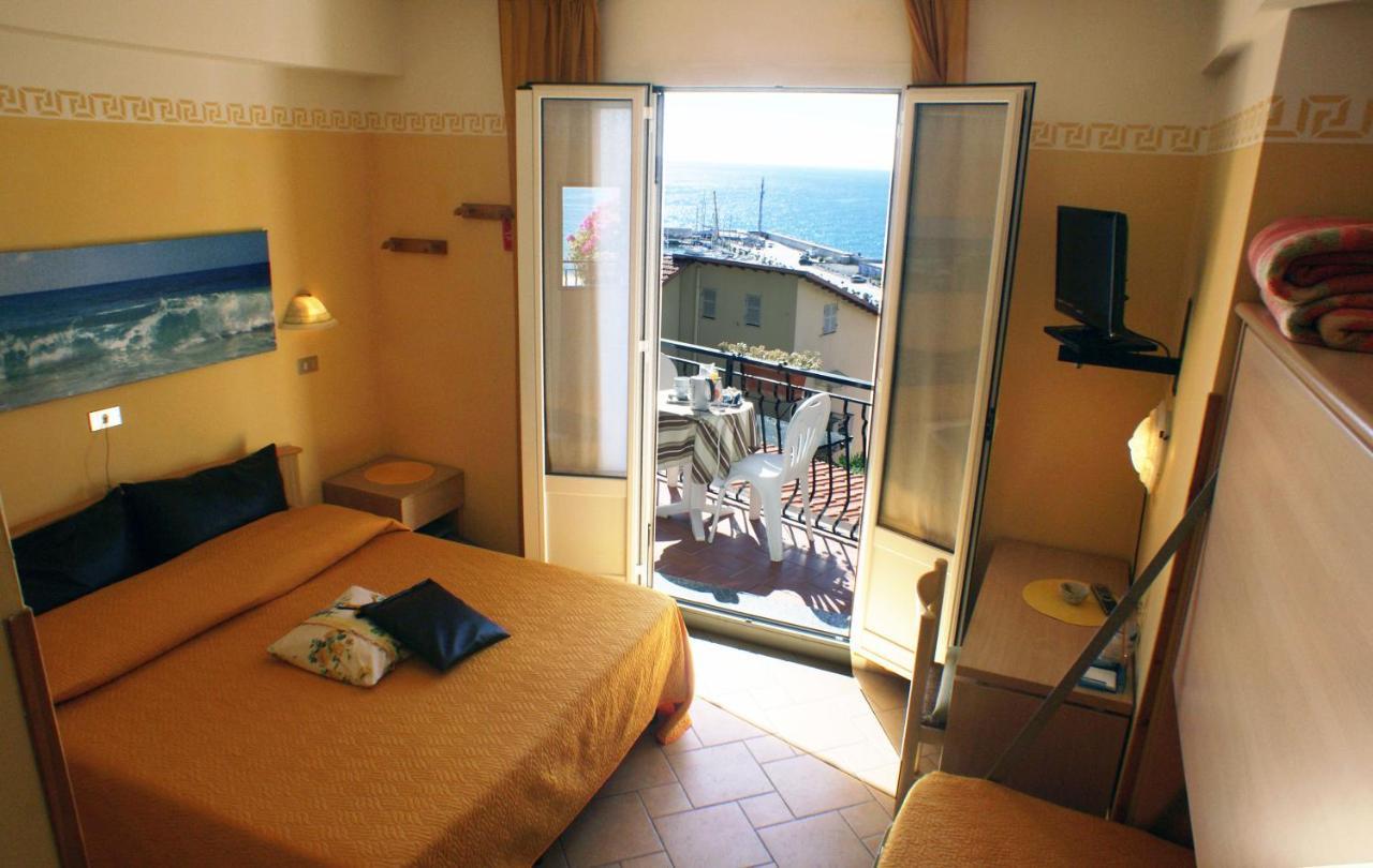 Albergo La Pineta Marina dʼMarina dʼAndora Εξωτερικό φωτογραφία