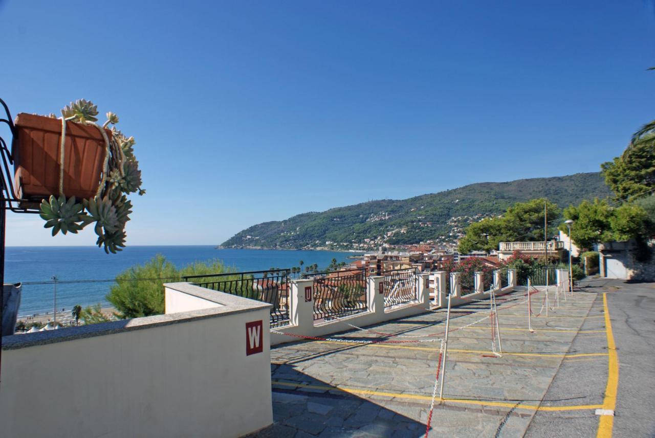 Albergo La Pineta Marina dʼMarina dʼAndora Εξωτερικό φωτογραφία