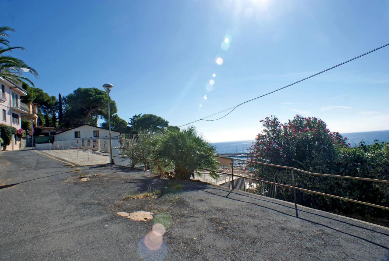 Albergo La Pineta Marina dʼMarina dʼAndora Εξωτερικό φωτογραφία