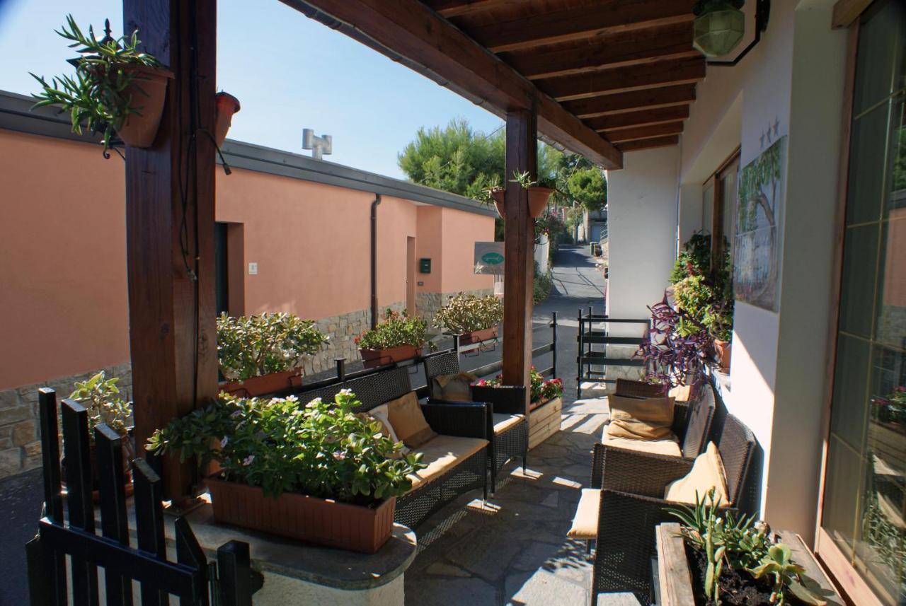 Albergo La Pineta Marina dʼMarina dʼAndora Εξωτερικό φωτογραφία