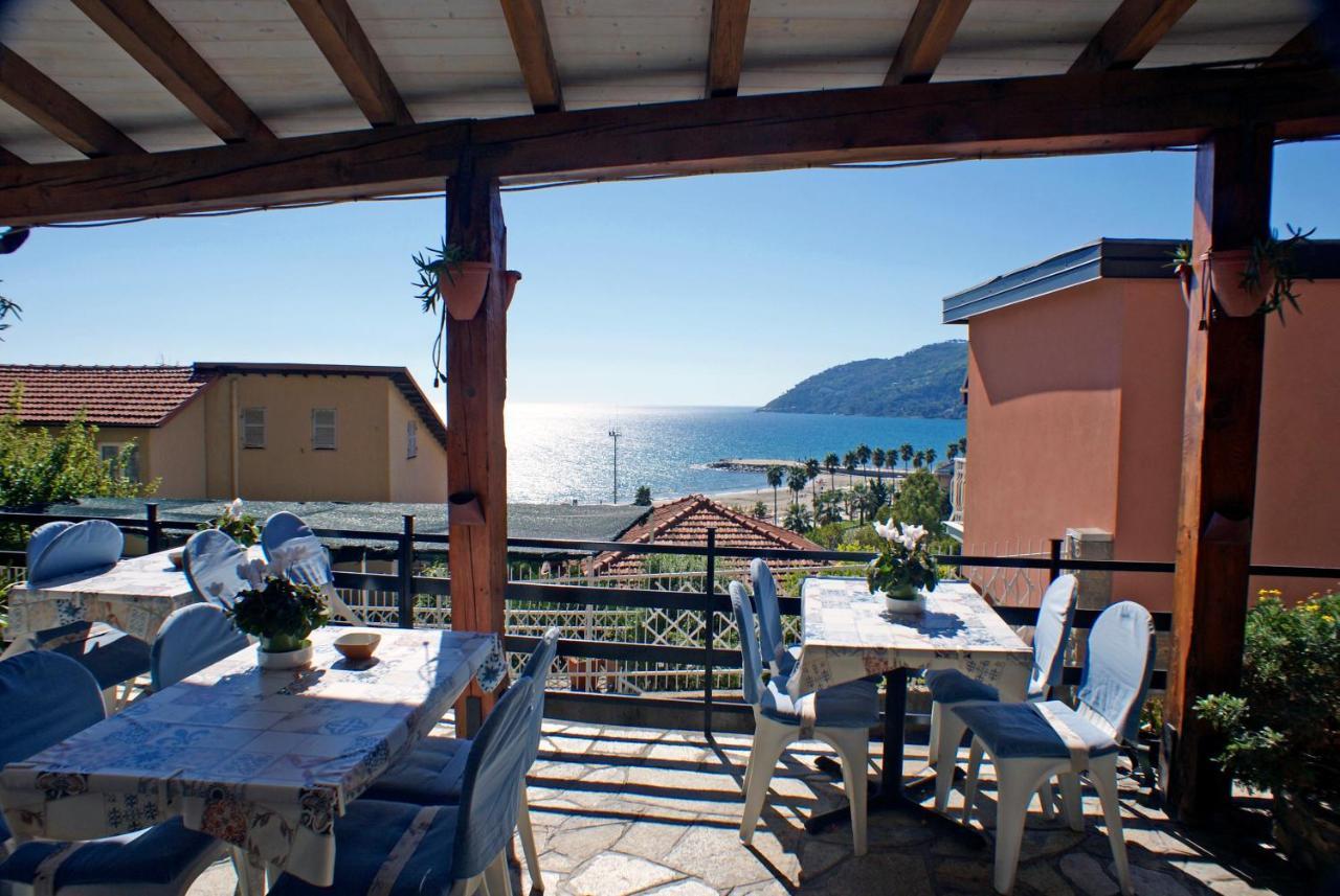 Albergo La Pineta Marina dʼMarina dʼAndora Εξωτερικό φωτογραφία