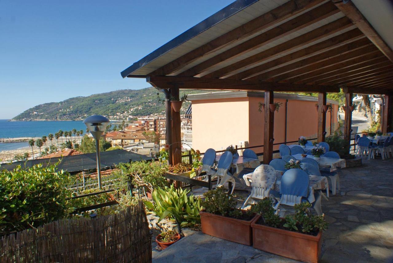 Albergo La Pineta Marina dʼMarina dʼAndora Εξωτερικό φωτογραφία