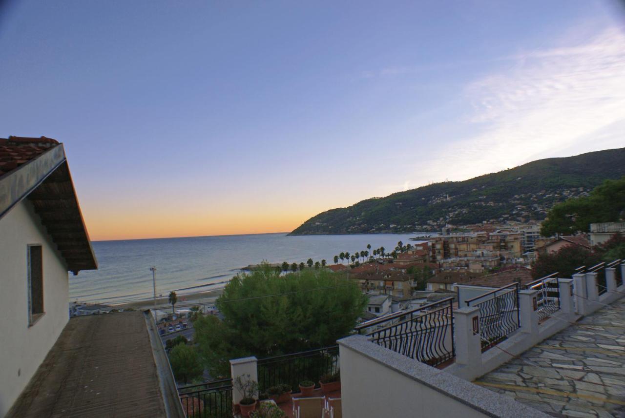 Albergo La Pineta Marina dʼMarina dʼAndora Εξωτερικό φωτογραφία