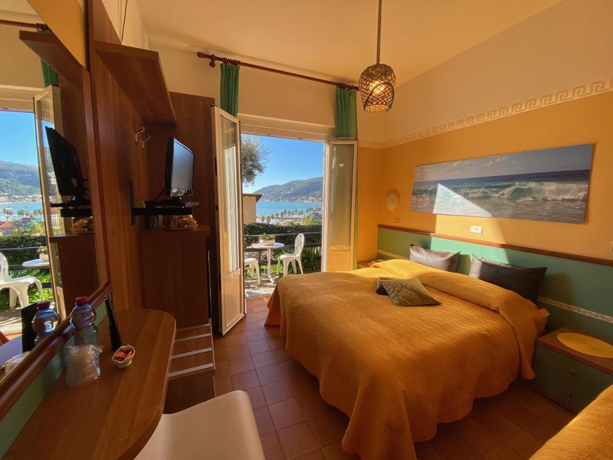 Albergo La Pineta Marina dʼMarina dʼAndora Εξωτερικό φωτογραφία
